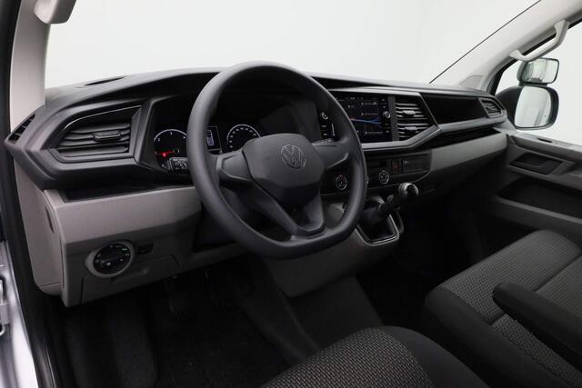 Volkswagen TRANSPORTER 2.0 TDI L2H1 150PK 28 Comfortline | 3-zits | Parkeersensoren achter | Navi | Apple Carplay / Android Auto | Cruise