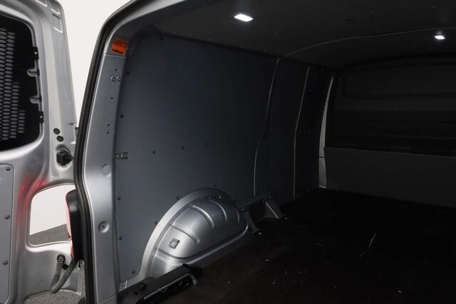 Volkswagen TRANSPORTER 2.0 TDI L2H1 150PK 28 Comfortline | 3-zits | Parkeersensoren achter | Navi | Apple Carplay / Android Auto | Cruise