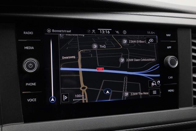 Volkswagen TRANSPORTER 2.0 TDI L2H1 150PK 28 Comfortline | 3-zits | Parkeersensoren achter | Navi | Apple Carplay / Android Auto | Cruise