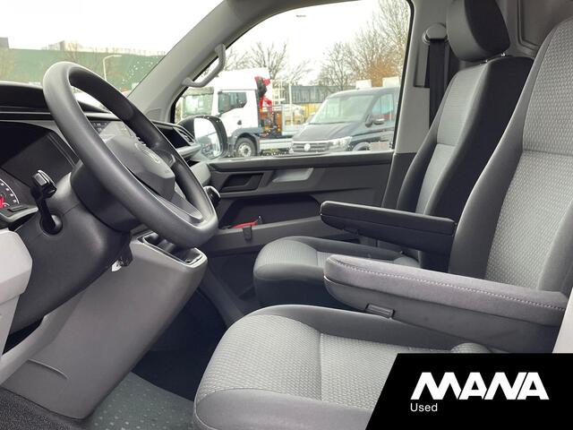 Volkswagen TRANSPORTER 2.0 TDI L2H1 28 110PK Sensoren Airco Navi Cruise Car-Play