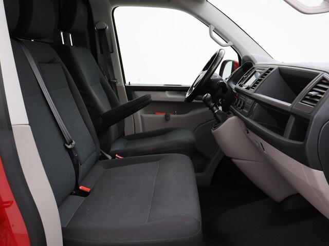 Volkswagen TRANSPORTER 2.0 TDI HIGHLINE + APPLE CARPLAY | TREKHAAK | DAB | NAVIGATIE