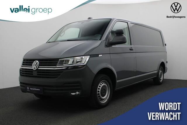 Volkswagen TRANSPORTER 2.0 TDI 110PK L2H1 28 | Trekhaak | 3-zits | Parkeersensoren achter | Apple Carplay / Android Auto | Cruise