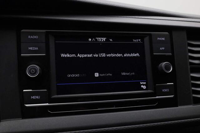 Volkswagen TRANSPORTER 2.0 TDI 110PK L2H1 28 | Trekhaak | 3-zits | Parkeersensoren achter | Apple Carplay / Android Auto | Cruise