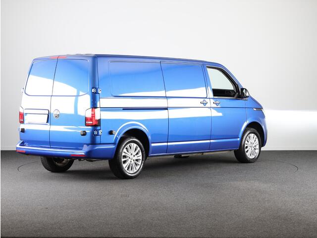 Volkswagen TRANSPORTER 2.0 TDI L2H1 30 Highline 204 pk Automaat (DSG) | Navigatie | Adaptieve cruise control | LED koplampen | Stoelverwarming |