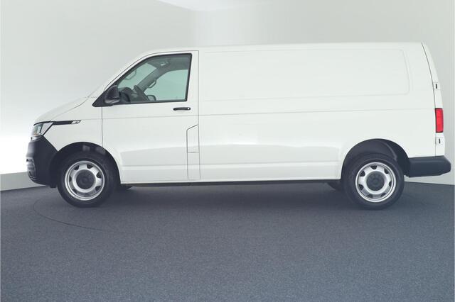 Volkswagen TRANSPORTER 2.0 TDI 110pk L2H1 28 Trekhaak Navigatie Parkeersensoren