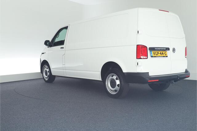 Volkswagen TRANSPORTER 2.0 TDI 110pk L2H1 28 Trekhaak Navigatie Parkeersensoren