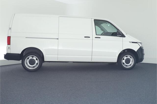 Volkswagen TRANSPORTER 2.0 TDI 110pk L2H1 28 Trekhaak Navigatie Parkeersensoren