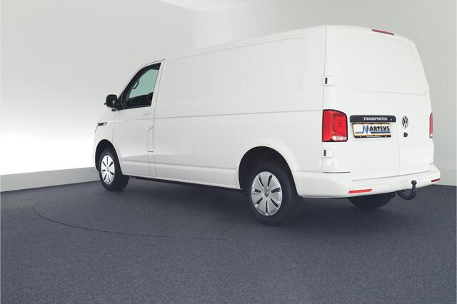 Volkswagen TRANSPORTER 2.0 TDI 150pk DSG L2H1 30 Highline LED Trekhaak Camera Standkachel Navigatie Stoelverwarming