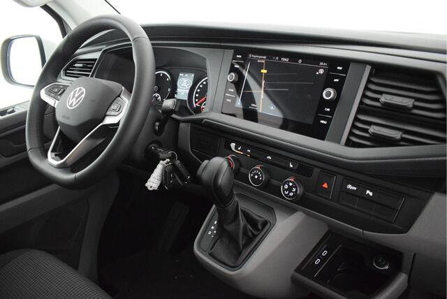 Volkswagen TRANSPORTER 2.0 TDI 150pk DSG L2H1 30 Highline LED Trekhaak Camera Standkachel Navigatie Stoelverwarming