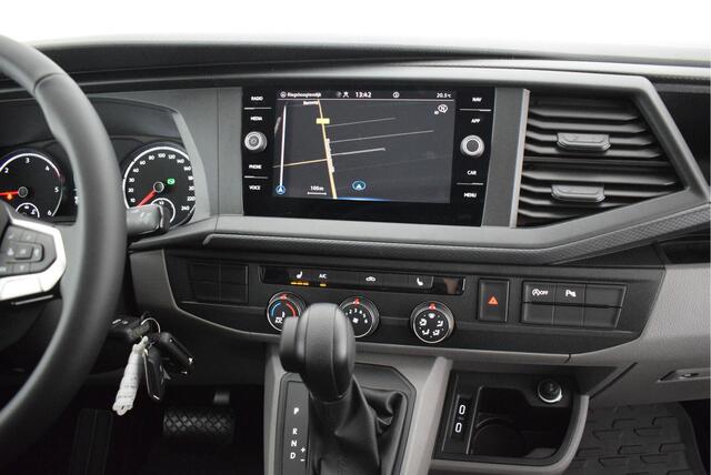 Volkswagen TRANSPORTER 2.0 TDI 150pk DSG L2H1 30 Highline LED Trekhaak Camera Standkachel Navigatie Stoelverwarming