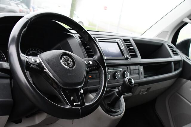 Volkswagen TRANSPORTER 2.0 TDI L2H1 Highline DC Cruise, PDC, NAVI, Multimedia, LED, 140PK, Voorruit verwarming, Trekhaak, UNIEK!