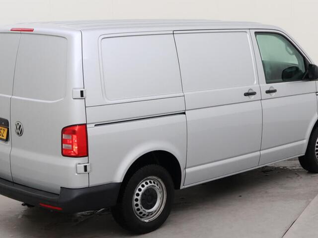 Volkswagen TRANSPORTER 102pk L1H1 Highline Navigatie Airco Cruise control Euro6 Bluetooth