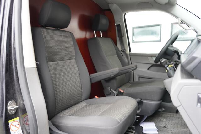 Volkswagen TRANSPORTER 2.0 TDI 150PK L2 EURO 6 - Airco - Cruise - PDC - ¤ 18.900,- Excl.