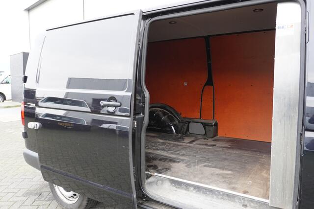 Volkswagen TRANSPORTER 2.0 TDI 150PK L2 EURO 6 - Airco - Cruise - PDC - ¤ 18.900,- Excl.