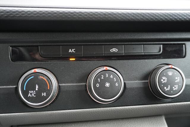 Volkswagen TRANSPORTER 2.0 TDI 150PK L2 EURO 6 - Airco - Cruise - PDC - ¤ 18.900,- Excl.