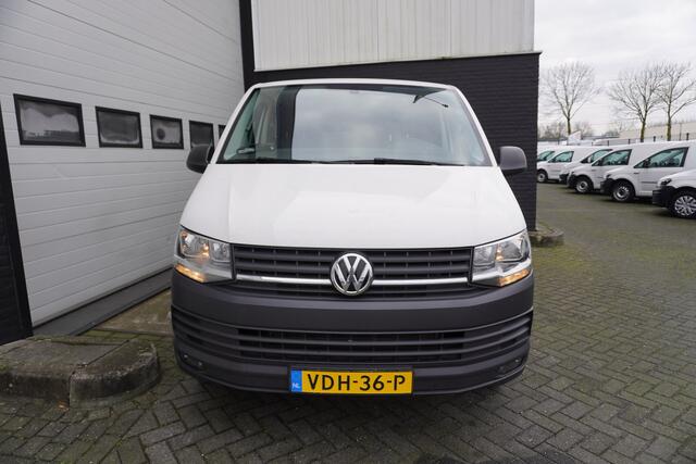 Volkswagen TRANSPORTER 2.0 TDI 150PK L2 AUTOMAAT EURO 6 2 x Schuifdeur - Airco - Cruise - Trekhaak - ¤13.900,- Excl.