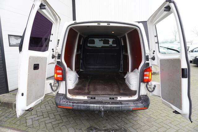 Volkswagen TRANSPORTER 2.0 TDI 150PK L2 AUTOMAAT EURO 6 2 x Schuifdeur - Airco - Cruise - Trekhaak - ¤13.900,- Excl.
