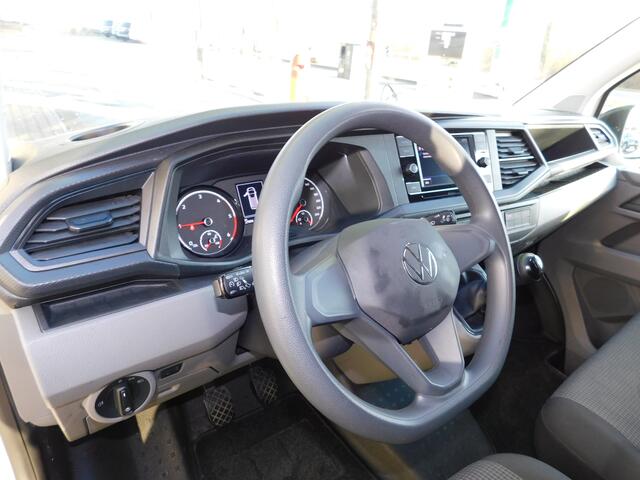 Volkswagen TRANSPORTER 2.0TDI L2H1 110PK! All-in Prijs! Trekhaak! Carplay