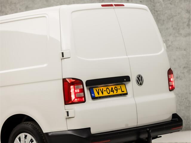 Volkswagen TRANSPORTER 2.0 TDI L1H1 Trendline (AIRCO, CRUISE, BLUETOOTH, 3 ZITPLAATSEN, TREKHAAK, ARMSTEUN, NIEUWE APK, IEUWSTAAT)