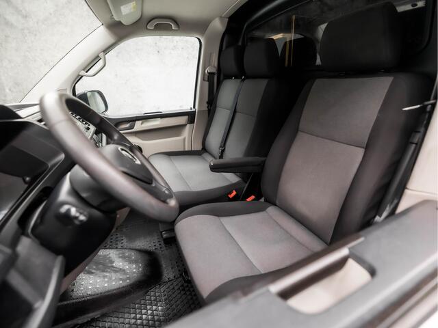 Volkswagen TRANSPORTER 2.0 TDI L1H1 Trendline (AIRCO, CRUISE, BLUETOOTH, 3 ZITPLAATSEN, TREKHAAK, ARMSTEUN, NIEUWE APK, IEUWSTAAT)