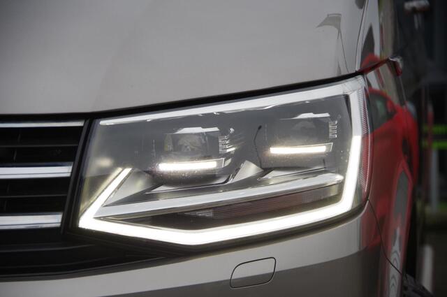 Volkswagen TRANSPORTER 2.0 TDI L2 DC-5P 204PK AUT. LED, LEDER, 2X SCHUIFDEUR, ADAPT. CRUISE, CAMERA, TREKHAAK, NAVI DUBBELE CABINE FOTO'S