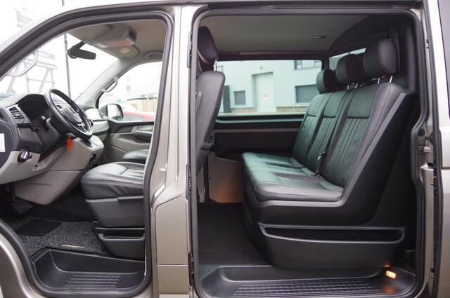 Volkswagen TRANSPORTER 2.0 TDI L2 DC-5P 204PK AUT. LED, LEDER, 2X SCHUIFDEUR, ADAPT. CRUISE, CAMERA, TREKHAAK, NAVI DUBBELE CABINE FOTO'S