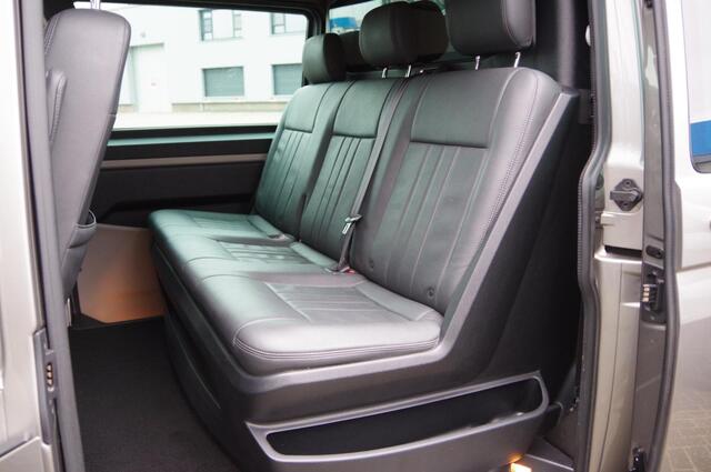 Volkswagen TRANSPORTER 2.0 TDI L2 DC-5P 204PK AUT. LED, LEDER, 2X SCHUIFDEUR, ADAPT. CRUISE, CAMERA, TREKHAAK, NAVI DUBBELE CABINE FOTO'S