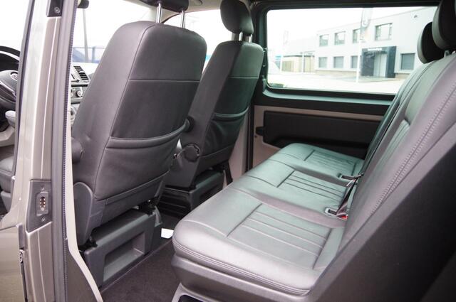 Volkswagen TRANSPORTER 2.0 TDI L2 DC-5P 204PK AUT. LED, LEDER, 2X SCHUIFDEUR, ADAPT. CRUISE, CAMERA, TREKHAAK, NAVI DUBBELE CABINE FOTO'S