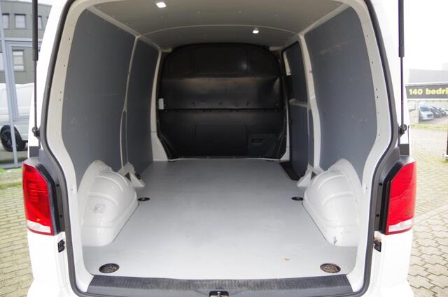 Volkswagen TRANSPORTER 2.0 TDI L2 150PK AUT-7, ADAPT. CRUISE, TREKHAAK, CAMERA, NAVI, APPLE CARPLAY/ANDROID AUTO, AIRCO