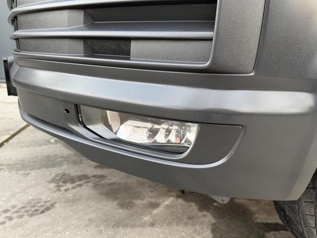 Volkswagen TRANSPORTER 2.0 TDI 102pk L2H1 Trendline Achterdeuren met ruit Trekhaak Airco