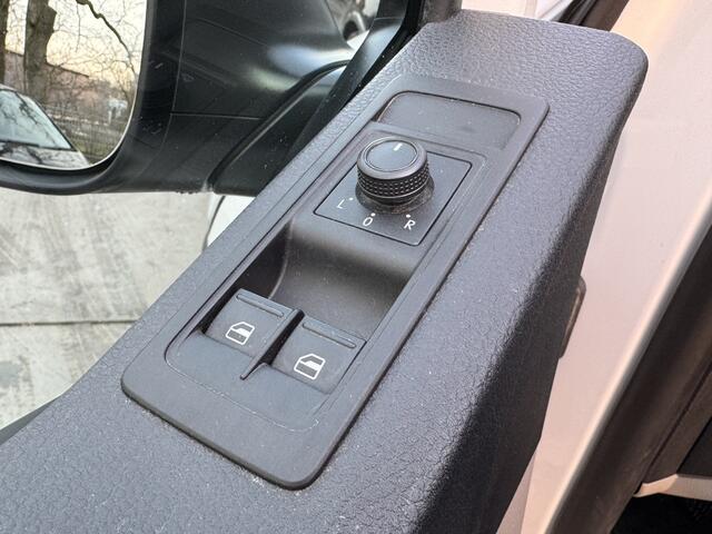 Volkswagen TRANSPORTER 2.0 TDI 102pk L2H1 Trendline Achterdeuren met ruit Trekhaak Airco