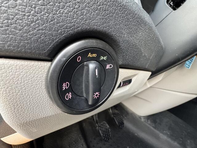 Volkswagen TRANSPORTER 2.0 TDI 102pk L2H1 Trendline Achterdeuren met ruit Trekhaak Airco