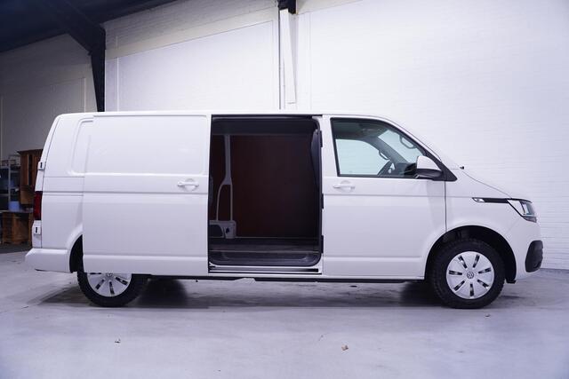 Volkswagen TRANSPORTER 2.0 TDI 110 pk L2H1 Nwe Model NAP, Airco Trekhaak, Cruise Control, Laadruimte Pakket, 2-Zits