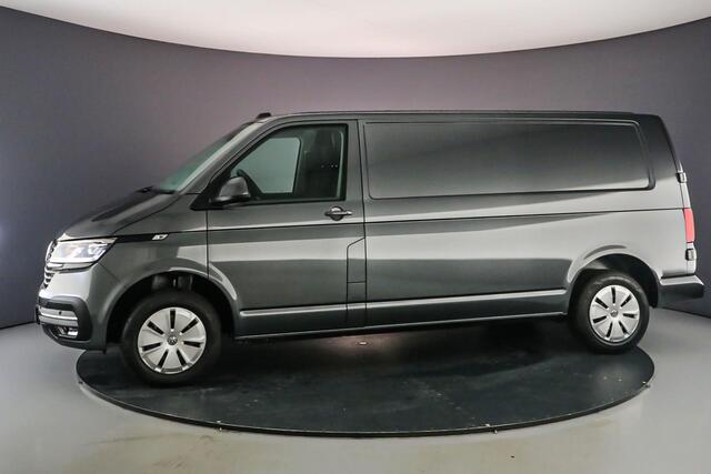 Volkswagen TRANSPORTER Bestelauto 2.0 TDI 150PK DSG L2H1 28 Navigatie | Camera | Digitaal dashboard | Adaptieve cruisecontrol |