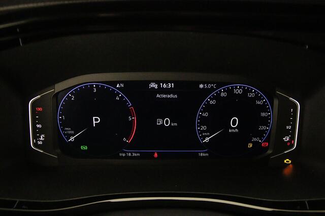 Volkswagen TRANSPORTER Bestelauto 2.0 TDI 150PK DSG L2H1 28 Navigatie | Camera | Digitaal dashboard | Adaptieve cruisecontrol |
