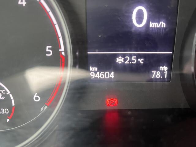Volkswagen TRANSPORTER 2.0 TDI L2H1 28 / TREKHAAK/ RADIO/ BLUETOOTH/ PARK. SENSOREN/ AIRCO/ 3 PERSOONS