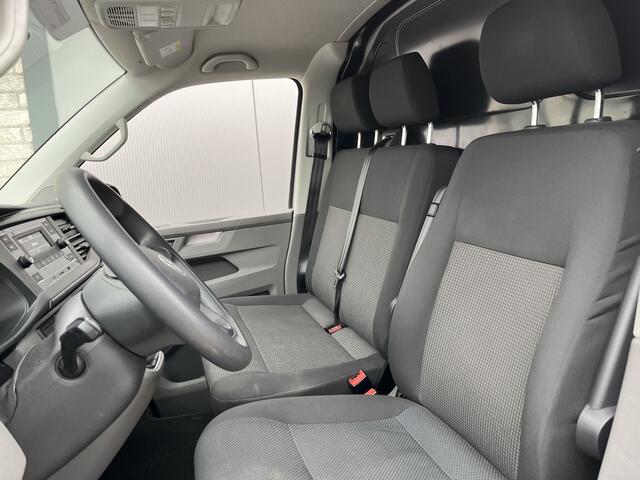Volkswagen TRANSPORTER 2.0 TDI L2H1 28 / TREKHAAK/ RADIO/ BLUETOOTH/ PARK. SENSOREN/ AIRCO/ 3 PERSOONS