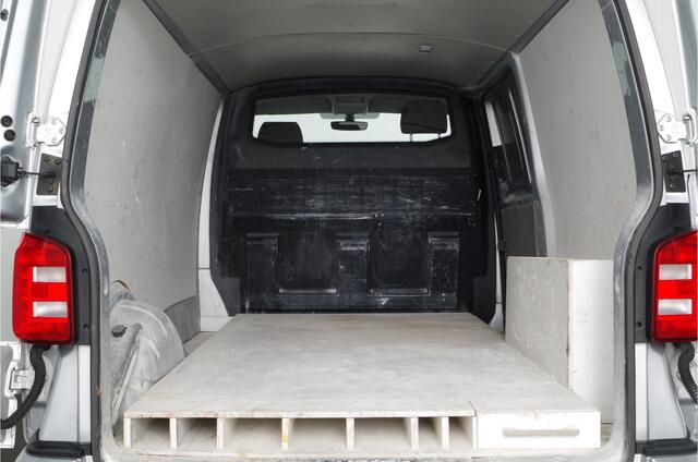 Volkswagen TRANSPORTER 2.0 TDI L2H1 Highline 150pk > Automaat/trekhaak/lm velgen/L2 lange uitvoering....