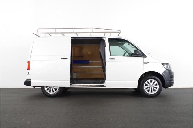 Volkswagen TRANSPORTER 2.0 TDI L1H1 > trekhaak/imperiaal/cruise control/navigatie...