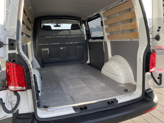 Volkswagen TRANSPORTER 2.0 TDI L1 150 Pk Auto | PDC | App Connect