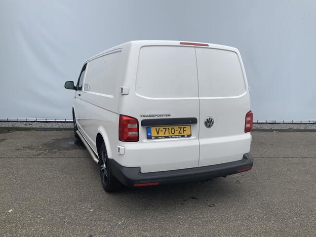 Volkswagen TRANSPORTER 2.0 TDI L2H1 Airco Navi Trekhaak 2200 kg 3 Zits Alu Velg Euro 6