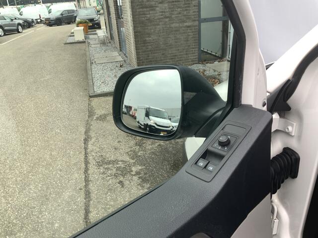 Volkswagen TRANSPORTER 2.0 TDI L2H1 Airco Navi Trekhaak 2200 kg 3 Zits Alu Velg Euro 6