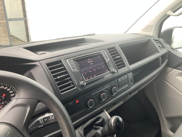 Volkswagen TRANSPORTER 2.0 TDI L2H1 Airco Navi Trekhaak 2200 kg 3 Zits Alu Velg Euro 6