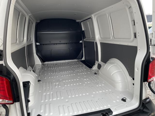 Volkswagen TRANSPORTER 2.0 TDI L2H1 30 | 150 Pk | PDC | App connect