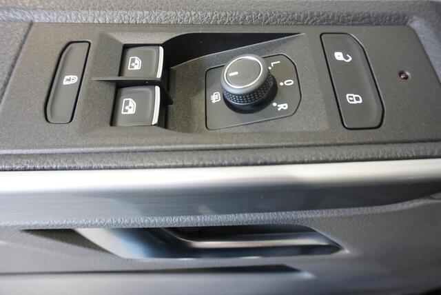 Volkswagen TRANSPORTER 2.0TDI L2H1 150PK Automaat Highline Dubbele Cabine Airco Bluetooth App Connect Camera Cruise Control