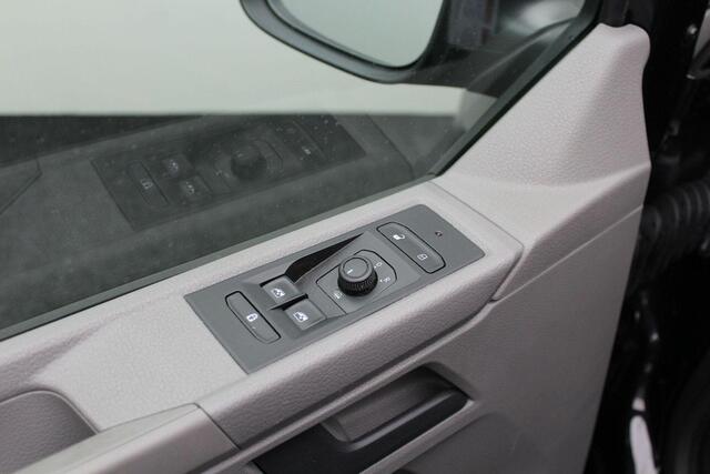 Volkswagen TRANSPORTER 2.0 TDI L2H1 110PK 2023 NAP | Airco | Cruise control | Carplay | PDC | 19'' Lichtmetaal | Sidebars | 1e eigenaar | USB | Bluetooth |