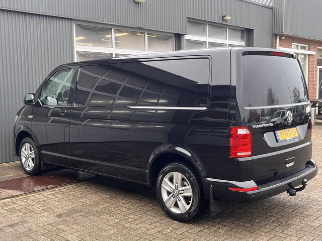 Volkswagen TRANSPORTER 2.0 TDI L2H1 Luchtvering achter Airco Cruise controle Camera Navigatie Apple carplay Trekhaak 2500kg Parkeerhulp voor en achter Euro 6 Dealer onderhouden!! Bpm vrij voor particulier gebruik!!