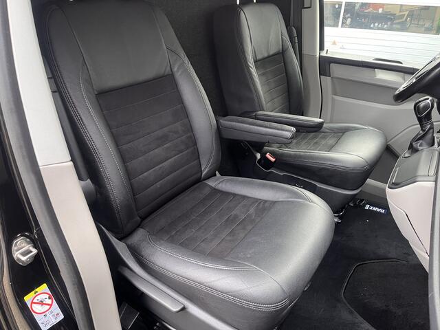 Volkswagen TRANSPORTER 2.0 TDI L2H1 Luchtvering achter Airco Cruise controle Camera Navigatie Apple carplay Trekhaak 2500kg Parkeerhulp voor en achter Euro 6 Dealer onderhouden!! Bpm vrij voor particulier gebruik!!