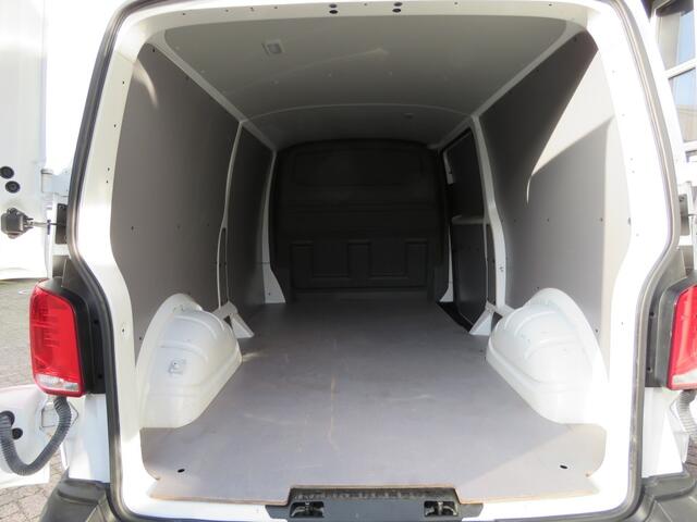 Volkswagen TRANSPORTER T6.1 2.0 TDI 110PK L2H1 28 Comfortline / Navi / Bank / Trekhaak