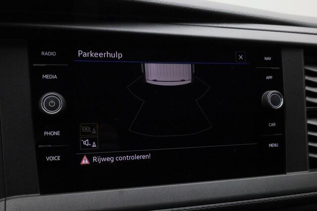 Volkswagen TRANSPORTER 2.0 TDI 150 pk L2H1 28 Comfortline | 3-zits | Parkeersensoren achter | Navigatie | Apple Carplay / Android Auto